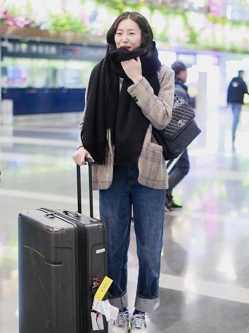  「小开衫」早春外套不知怎么选？看看刘雯身上这3件外套，经典洋气又百搭