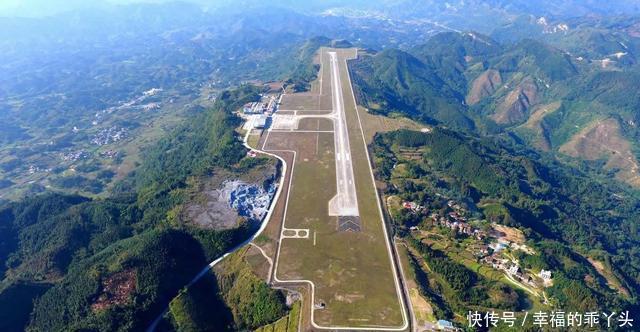  【悬崖】中国最危险的机场，耗资8.5亿削平65座山，建在悬崖之上