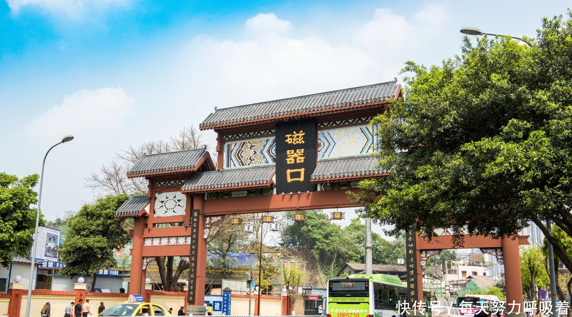 西南最受欢迎的古镇,就在重庆,4天超35万游客,街上都是人!