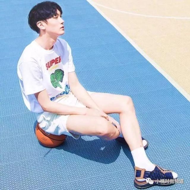 胸下全是腿？挑战男士短裤极限，夏日三分裤搭配推荐