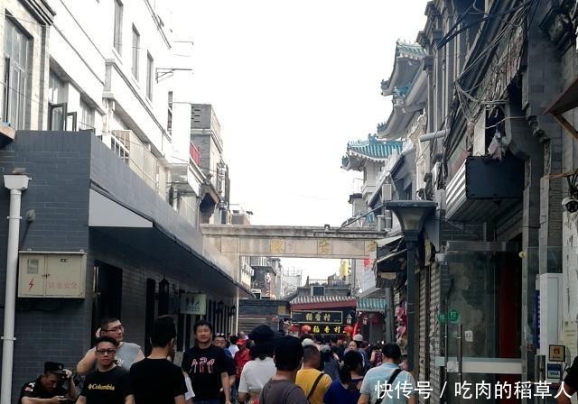 点评北京前门地区的珠宝市街：充满老北京风貌的商铺，却可能走形