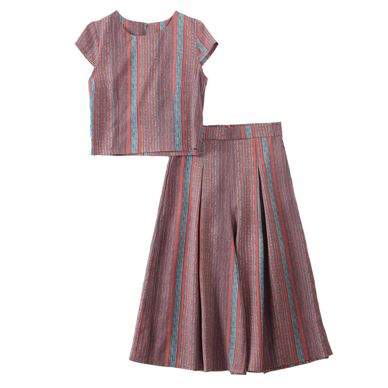 快来大饱眼福吧!好丰满性感的小身材，十分的耐看有女人味