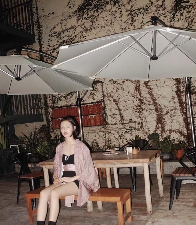 「身穿搭中」宋威龙女朋友赵佳丽是何方神圣？看她穿搭，就知道她不简单