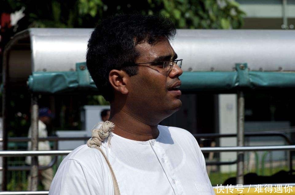 印度土豪到中国体验生活，看到这一幕直言这不是真正的中国