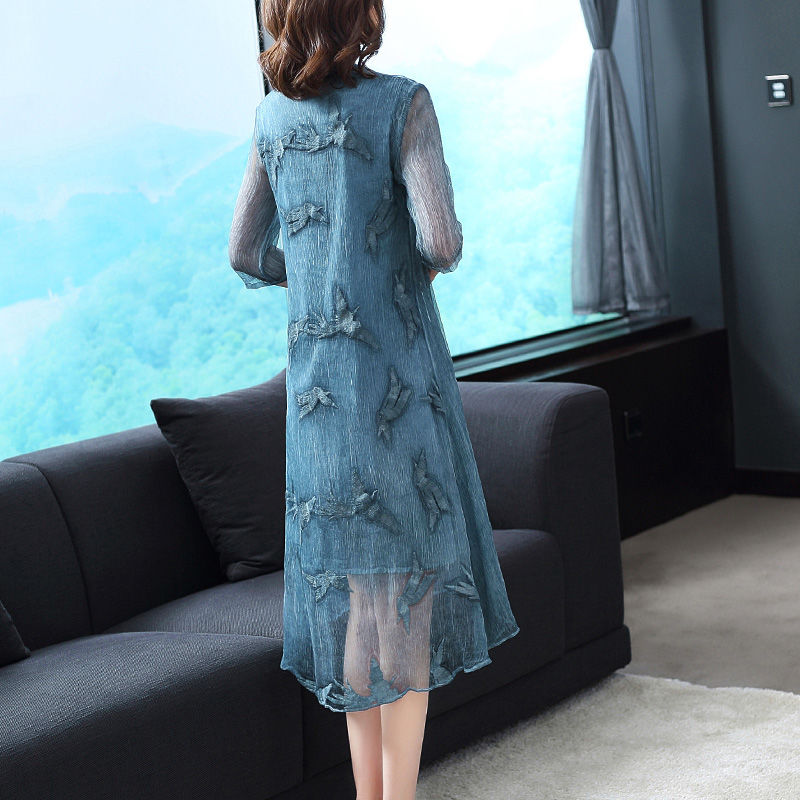 嫂子已经43岁,就很讲究穿搭!逛街穿这洋气女装,超显年轻貌美