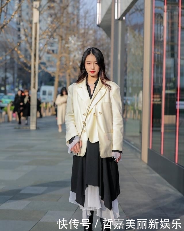  [西服搭配]美好3月怎么穿？一件小西服塑造百变造型，轻松穿出时髦范