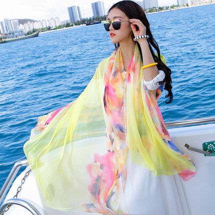 怪不得男人总爱往海边跑，现在女人不穿泳衣穿这个，真是婀娜多姿