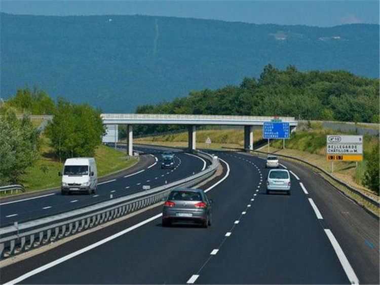 高速的“逢三必进”是啥秘诀?老司机:这都不懂，还敢上高速?