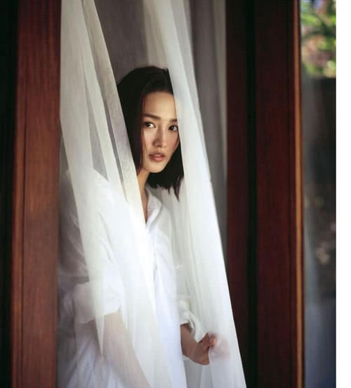 换个发型妆容就美出天际了，新出的晒伤妆你试吗？李沁疑似整容？