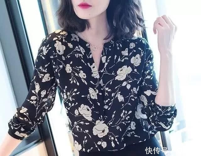 『早春』早春小衫,配个小半裙,洋十分惊艳