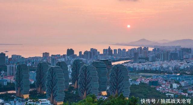 海南最有名的城市,由一个小镇升格为地级市
