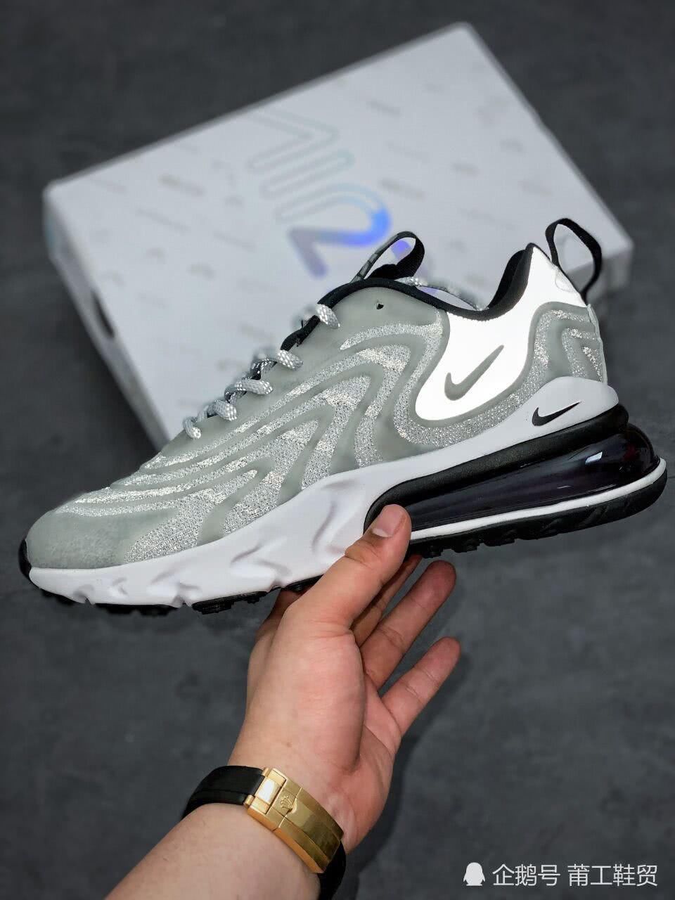  【耐克】AJ已落伍了，这款才是矮个子女生必备！耐克Air Max270跑鞋开箱