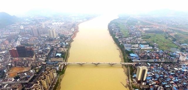  「比肩」广西有望升为二线的城市，发展前景比肩省会，交通十分