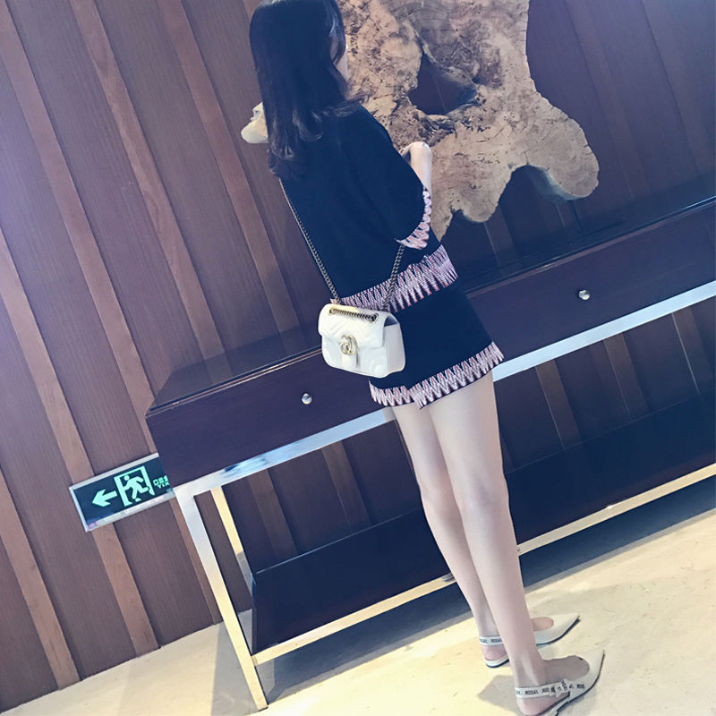 成都小姐姐秋日真会打扮，“小香风”套装走红，超适合微胖小个子