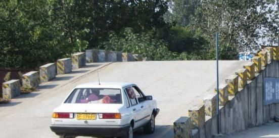 『离合』驾照到手就能开车?教练教的这几个坏毛病得改,否则上路很危险!