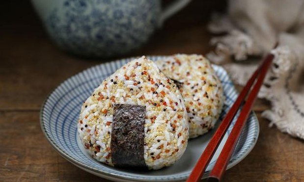 #食材#卷不好寿司的手残党看过来，美味饭团想加什么加什么