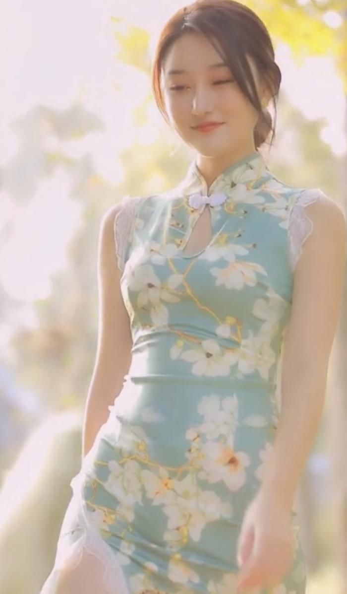  #小姐姐#旗袍小姐姐，丹凤眼，细柳腰，美得可以做壁纸