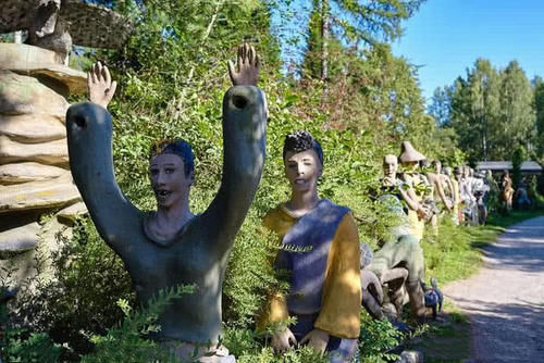 最“诡异”的公园,奇怪的雕像充满这里,游客却不断