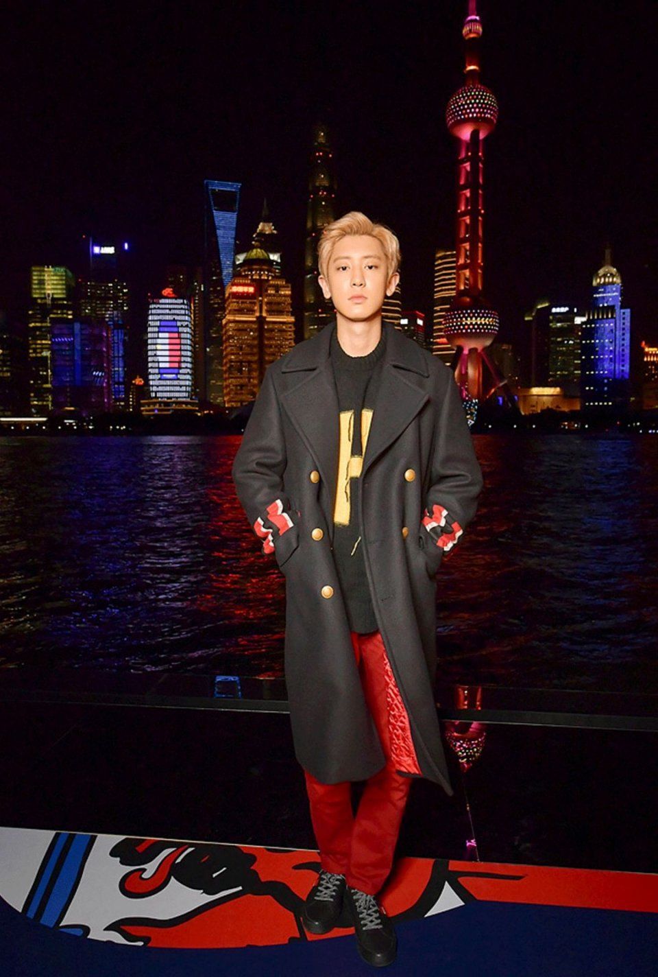 看热闹 | 这些人跑到黄浦江边比谁钻石大,你猜比伯嫂的排第几?