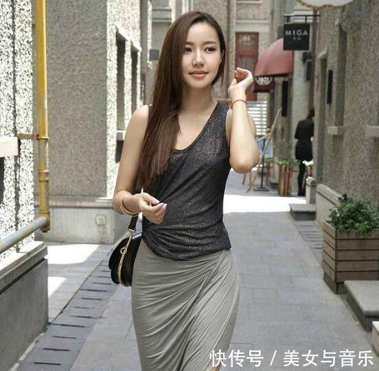 街拍，教科书式的长腿美女，说的就是她吧