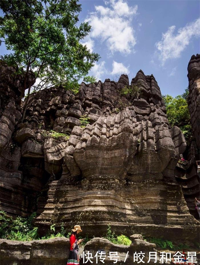  【相媲美】能跟云南石林相媲美，整个景区像一只大葫芦，自然景色十分迷人！