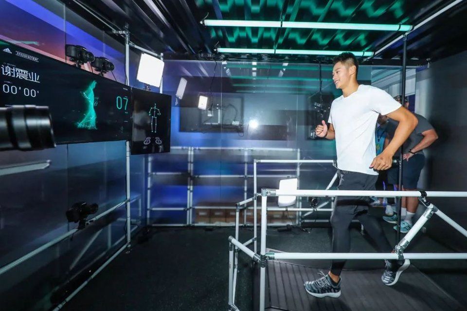 adidas 开了个游戏派对!你也能参加!做任务就能得礼品!