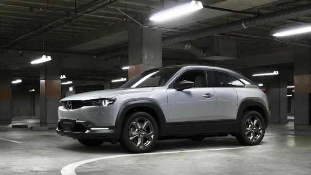  『雷克萨斯』日本车被电得拐了个大弯｜CAR FUN