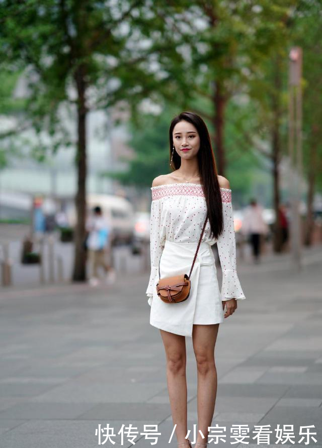  a932■街拍穿搭：我从来不会在分手很久后才会哭，因为不值！