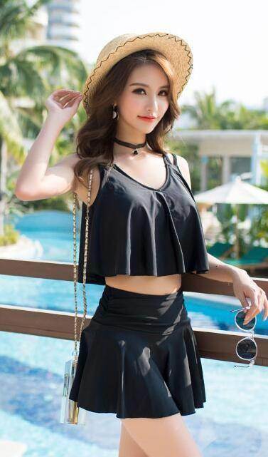 美丽性感的小姐姐身穿泳衣！完美的绽放出妩媚动人的气息！