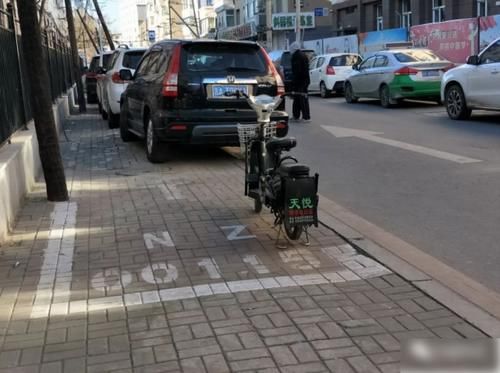 停车位|车位被占挪车电话还打不通,只用一招让车主哭诉:放过我吧