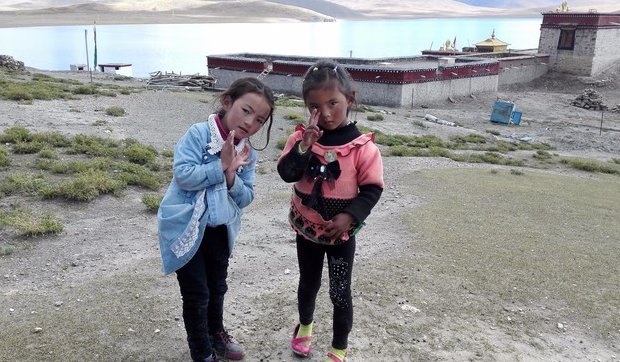 中国最靠近天堂的村子，不会说汉语，平均寿命40岁，共用1个厕所