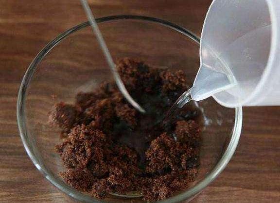 夏天洗脸时，水里加点“不值钱”的它，皮肤变得白嫩又光滑！