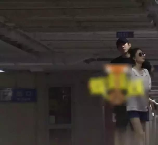 怒斥隐婚是造谣，但网友只关心“娱乐圈公开的秘密”，啥时候公开