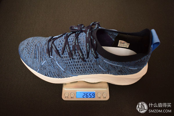 上了时装周，跑鞋也“变潮”-李宁轻云减震跑鞋开箱篇