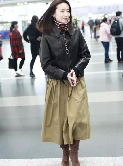 38岁董洁跟霍思燕一同现身机场，网友：少女跟大妈的区别一目了