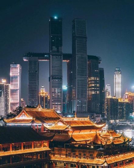  建筑|重庆魔幻建筑：底层是加油站，楼顶又是一个加油站