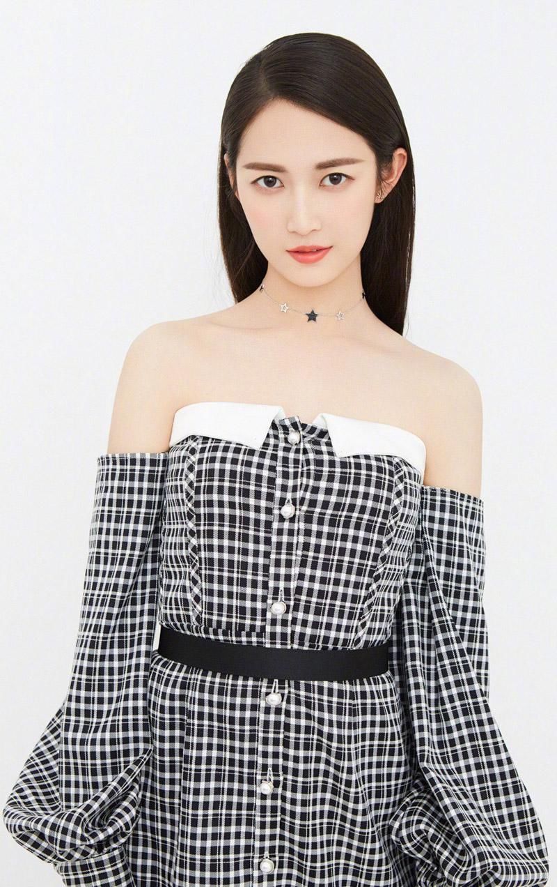 陈钰琪性感抹胸裙写真图片