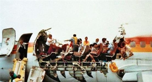 哈空难是什么飞机