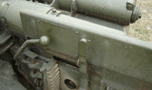 火炮的发射都是拉绳子, 为何还要用这种原始的