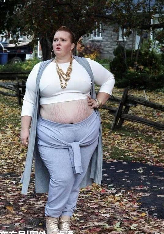 女子体重接近300斤，却意外成为新晋网红，原因竟是因为衣服！