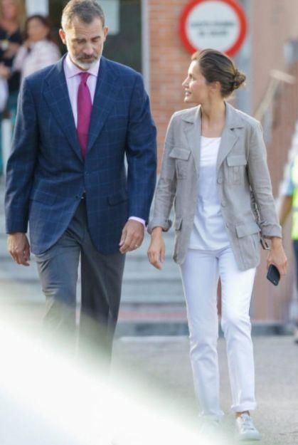 近两米西班牙国王太英俊，同框王后现最萌身高差，最美王后老好多