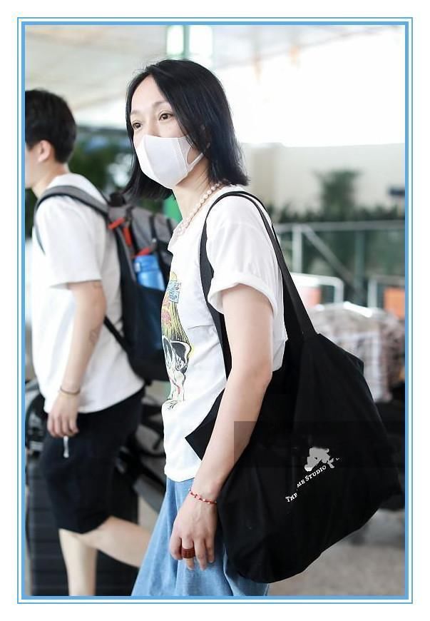 当43岁周迅与43岁林志玲同现机场，才知道拥有一颗少女心有多重要