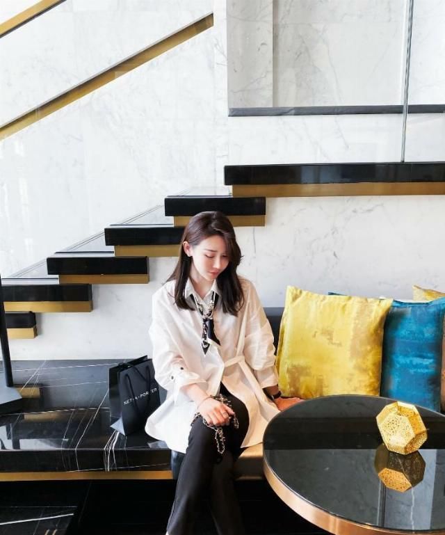 #漂亮#春天有一种穿法叫“名媛范”,时髦显贵又洋气,漂亮小姐姐都喜欢