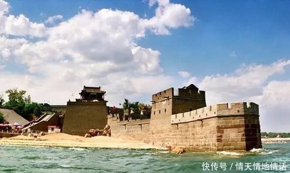 大海里面全是水，几百上千年前的古人，怎么把长城建在海水里的？