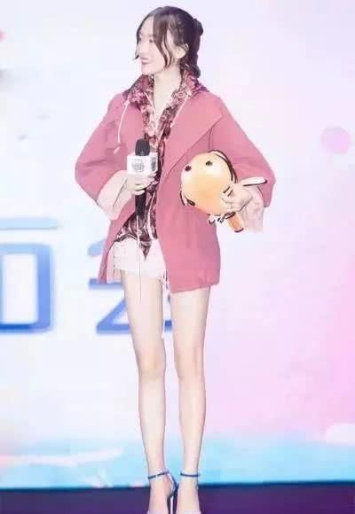 「绑带」今夏最美的5双凉鞋,穿对了才是白瘦美!