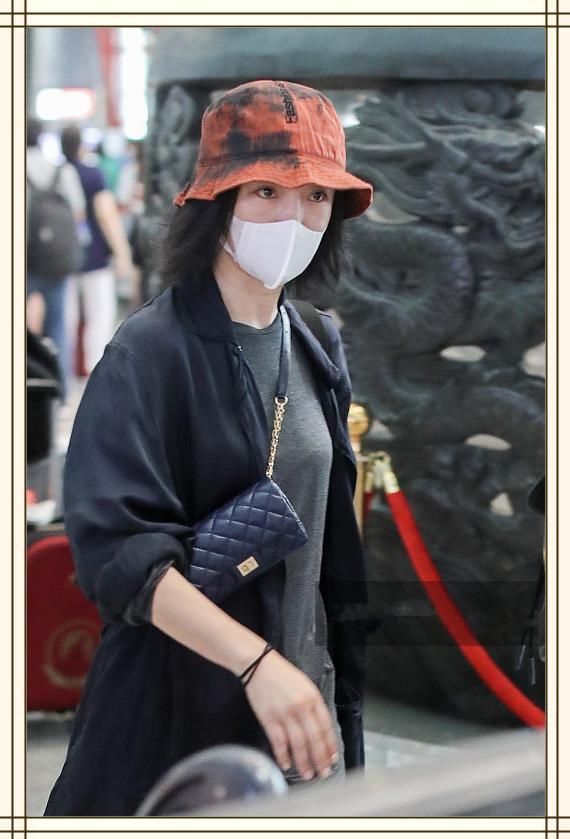 周迅这裙子是有多瘦？一走路腿上褶皱逼死强迫症，还是换回裤子吧