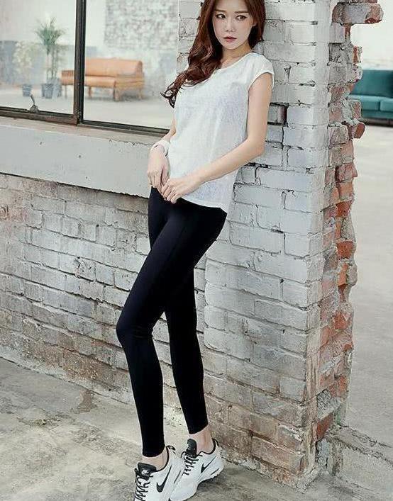 打底裤可以更好的呵护身材, 小清新范充满俏美的魅力