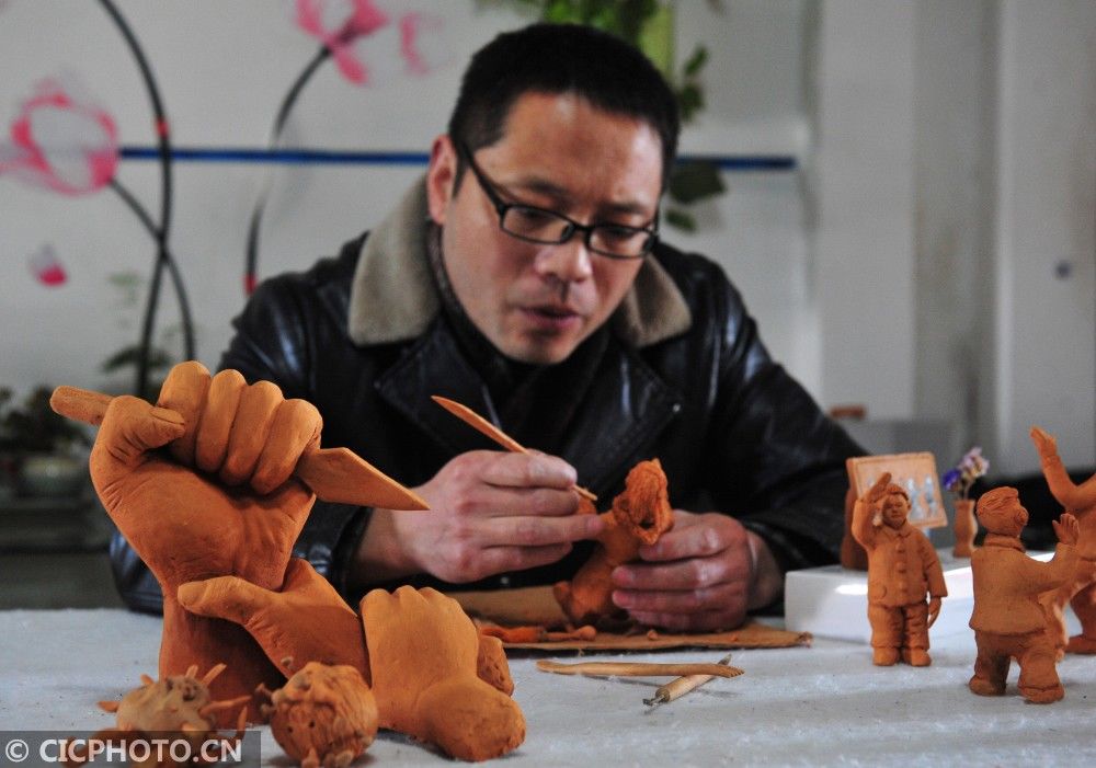  防控@江苏睢宁：小学教师制作泥塑助力疫情防控