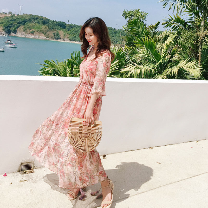 有种裙叫“A字裙”，比T恤有女人味，比套装显瘦，背影都迷死人