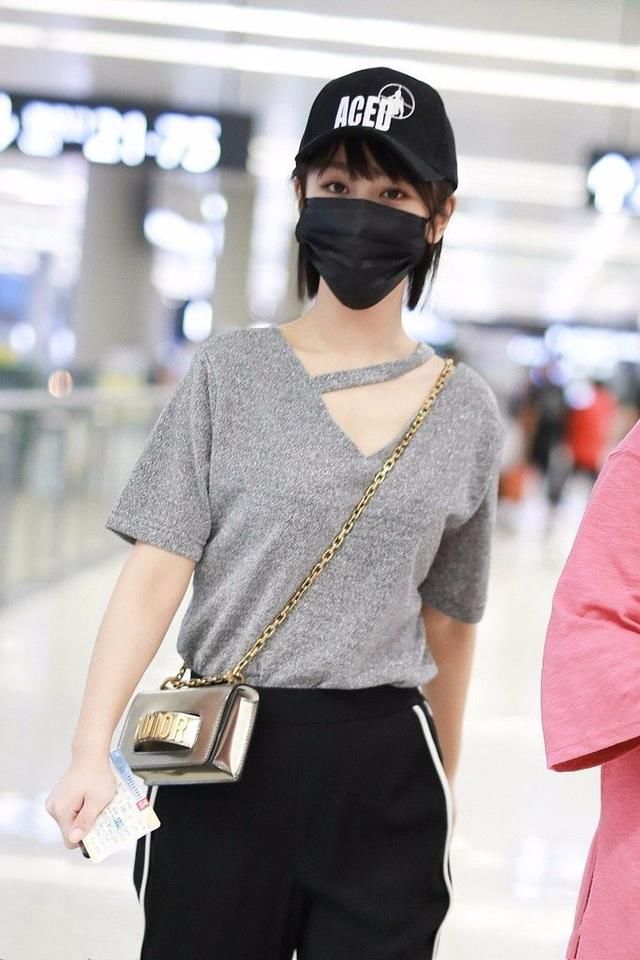 继吴昕之后，杨紫手握养生杯，90后的她已经老了吗？